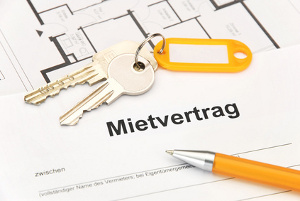 Beim Umzug neuen Mietvertrag mit Hausverwaltung abstimmen