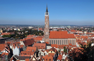 Ein Umzug nach Landshut. Die Dreihelmstadt ist bis über die Grenzen Niederbayerns heraus bekannt. Durch die beeindruckende Aussicht auf die Stadt ist sie auch eine schöne kulturelle Umgebung für alle Altersklassen. Umzug nach Landshut - Tipps, Anbieter, Dienstleistungen