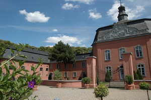 Umzug nach Mönchengladbach. Infos zur Stadt • zuverlässige Umzugsunternehmen • Leistungen und Preise • umzugsnahe Dienstleistungen Umzug nach Mönchengladbach - Unternehmen, Dienstleistungen, Infos