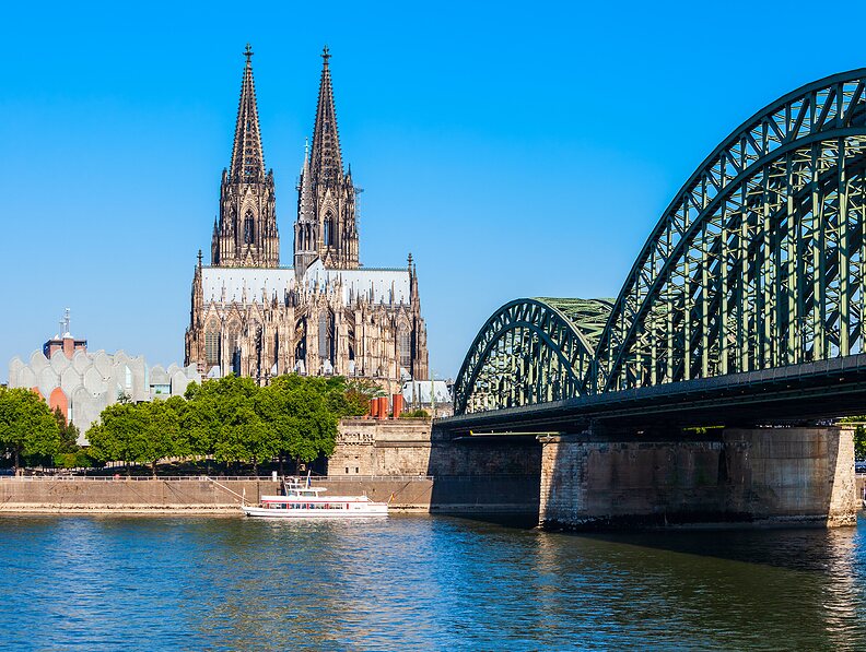 Umzug nach Köln. Infos zur Stadt • zuverlässige Umzugsunternehmen • Leistungen und Preise • umzugsnahe Dienstleistungen Umzug nach Köln - Unternehmen, Dienstleistungen, Infos