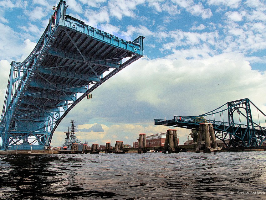 Umzug nach Wilhelmshaven. Die kreisfreie Hafenstadt ist Standort der deutschen Marine und dort wird auch das meiste Erdöl in Deutschland umgeschlagen. Umzug nach Wilhelmshaven - Infos, Anbieter, Dienstleistungen